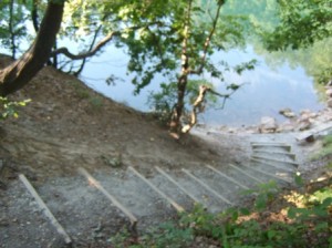 Poteca spre Lacul Albastru
